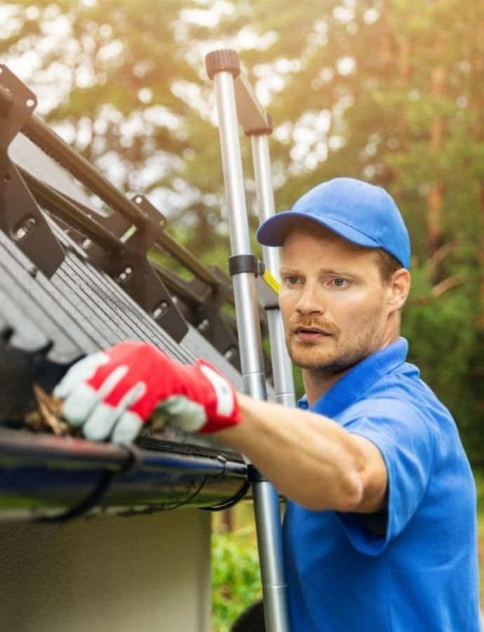 Gutter Cleaning Service Company Near Me in Summerville SC 19